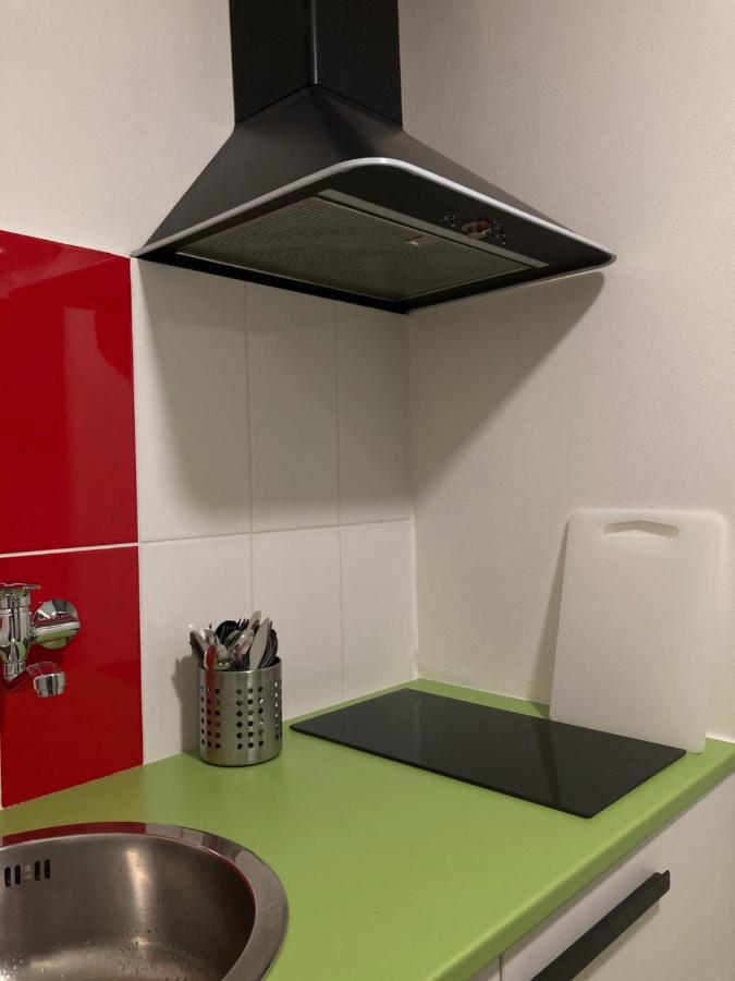 Capsule Hostel Zizkov Tower プラハ エクステリア 写真