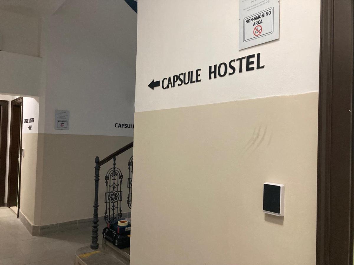 Capsule Hostel Zizkov Tower プラハ エクステリア 写真