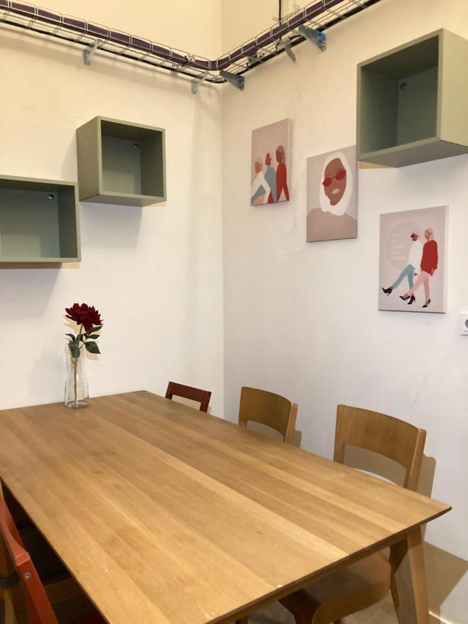 Capsule Hostel Zizkov Tower プラハ エクステリア 写真