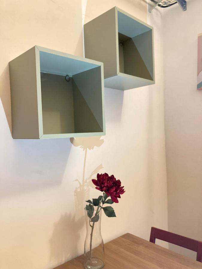Capsule Hostel Zizkov Tower プラハ エクステリア 写真