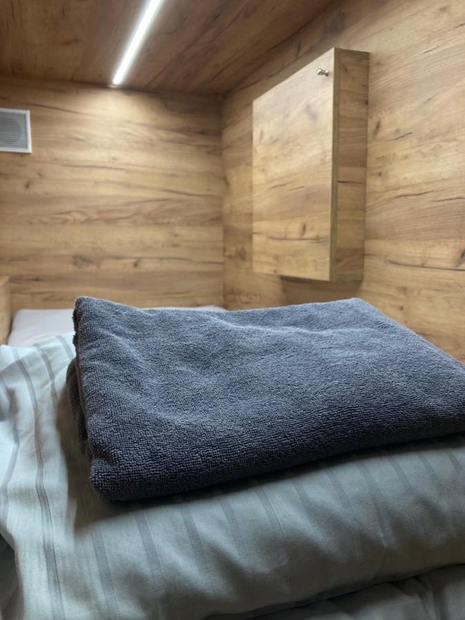 Capsule Hostel Zizkov Tower プラハ エクステリア 写真